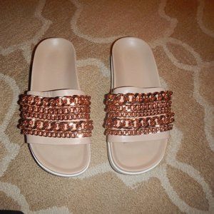 KENDALL + KYLIE POOL SIDE CHAIN SANDAL-SZ.7.5